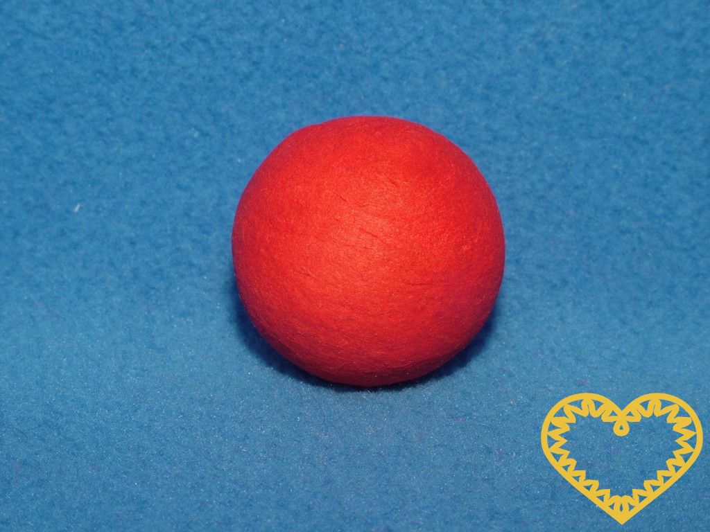 Vatová kulička červená ø 35 mm - 1 kus. Vhodná k nejrůznějšímu tvoření - lepení, barvení, malování. Lze využít i jako hlavičky k figurkám, loutkám, maňáskům apod.