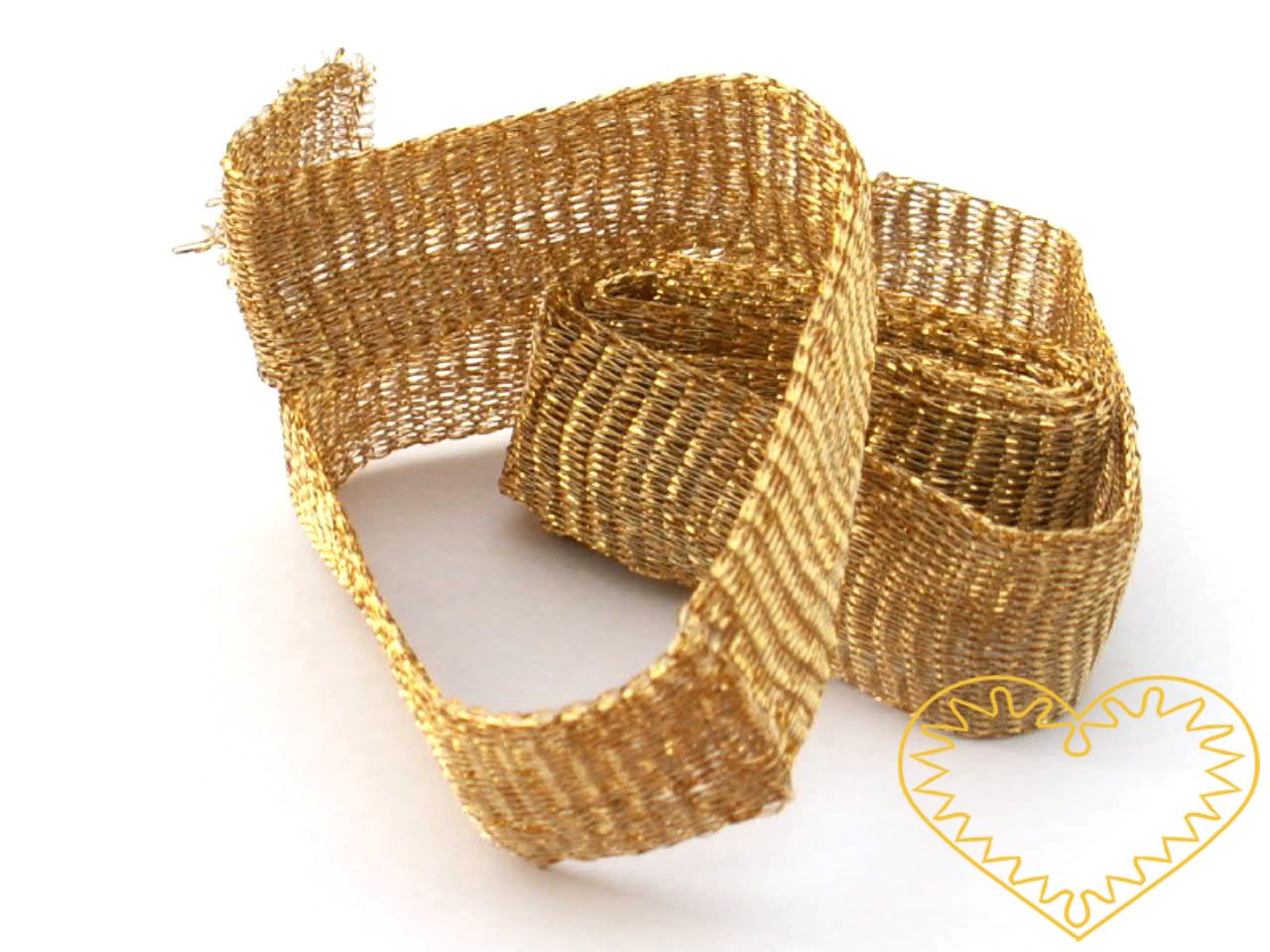 Širší bižuterní drátěný pásek - zlatý tmavší. Výborný a netradiční materiál pro výrobu originálních šperků. Jedná se vlastně o drátěný pletený tunel. Lze jej použít buď jako pásek (stužku, obojek) a zavěšovat na něj korálky a další přízdoby či jej rů