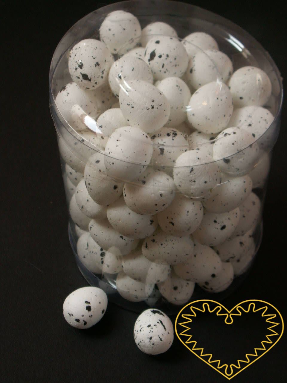 Bílá polystyrenová vajíčka výška 2 cm - sada 95 kusů. Vhodné k nejrůznějšímu tvoření - lepení, barvení, malování, k přípravě dekorací, k aranžování.
