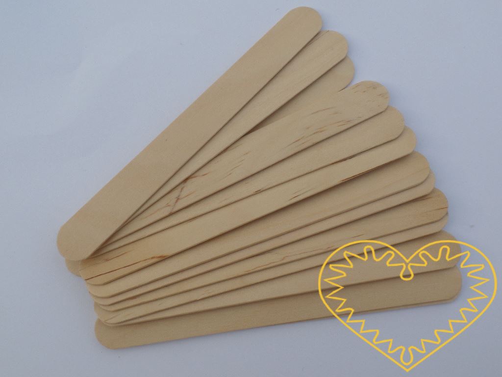 Malé dřevěné lékařské špachtle - 100 ks. Ze špachtlí můžete tvořit krabičky, domky, rámečky atp. Děti si z nich mohou stavět jako ze stavebnice nebo je slepovat dohromady.