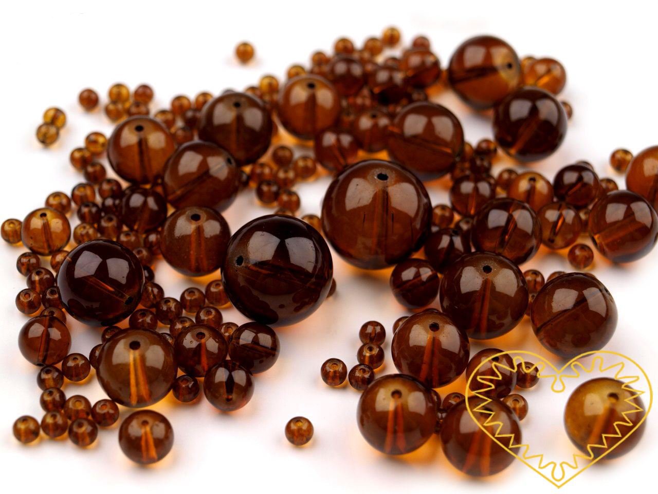 Hnědé skleněné korálky Ø 4-18 mm - 100 g. Korálky mají průvlek 1 mm. V balení je mix velikostí korálků Ø 4, 8, 11, 14, 18 mm. Tyto skleněné korálky jsou pro dosažení vysokého lesku lakovány. Z toho důvodu doporučujeme šetrné zacházení s korálky. Před