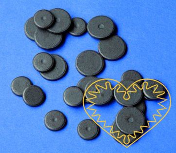 Magnety mix - 24 ks. Sada obsahuje kulaté magnety o velikosti 15 a 20 mm. Vhodné na magnetickou tabuli, nástěnku, flipchart či doma na lednici. Lze je využít jako základ pro tvorbu vlastních originálních magnetů.
