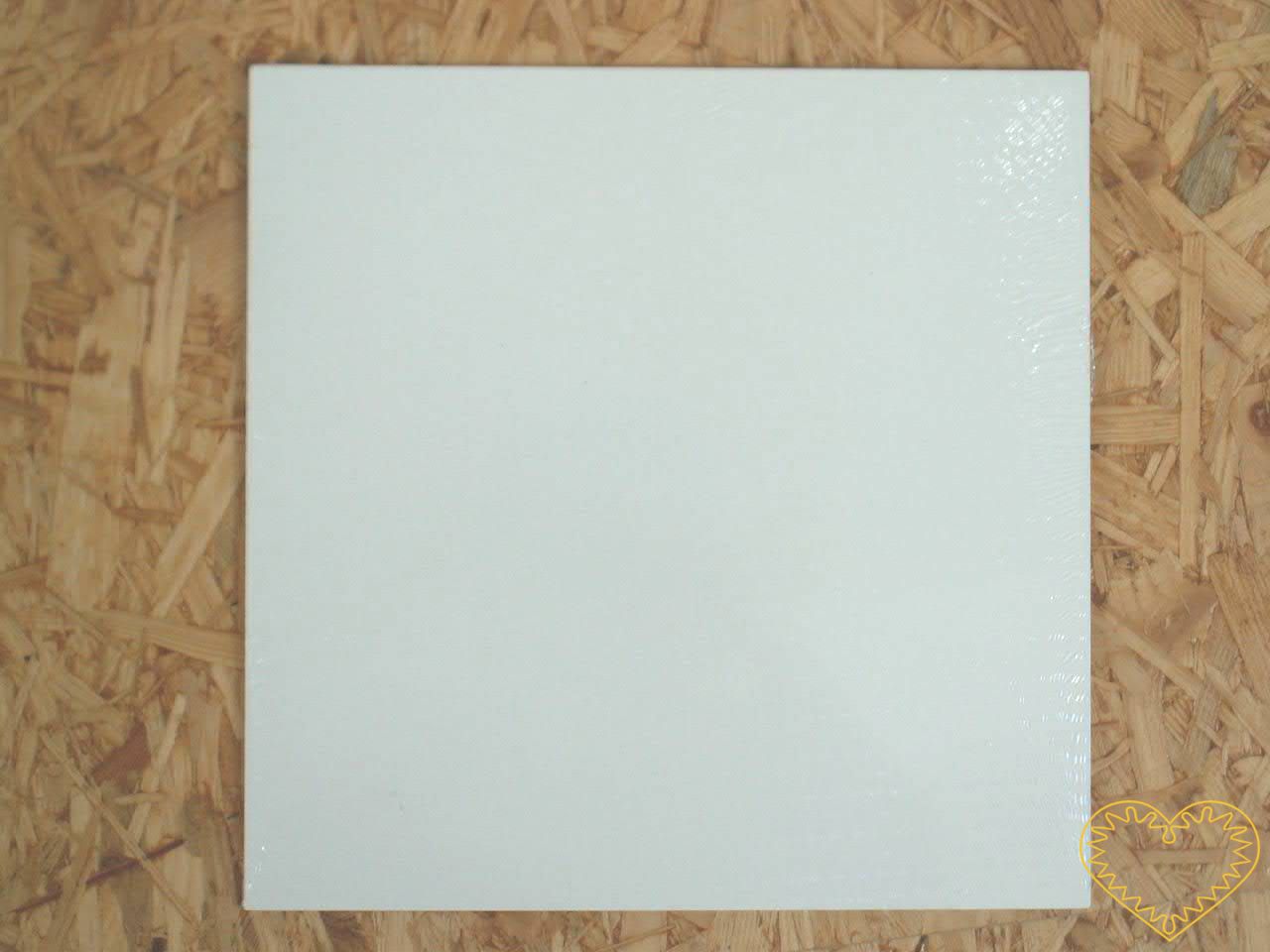 Malířská deska s plátnem čtvercová - rozměr 30 x 30 cm. Speciální podkladová deska je 3,2 mm silná. Na svrchní straně je nalepeno 100% bavlněné plátno (upravené univerzálním šepsem), které není přetažené přes okraj na spodní stranu, ale je seříznuté 