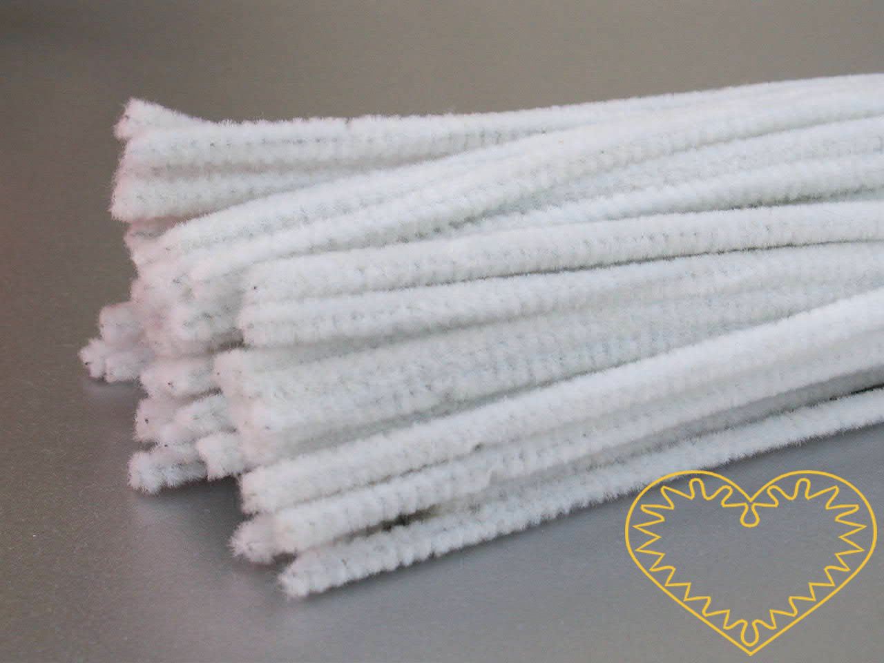 Modelovací chlupatý drátek bílý - délka cca 30 cm. Drátěná tyčinka opletená vláknem se používá k výrobě různých hraček i ozdob. Lze ji všelijak tvarovat, kroutit, splétat, stříhat, kombinovat například s bambulkami, lepit. Drátek skvěle imituje tykad