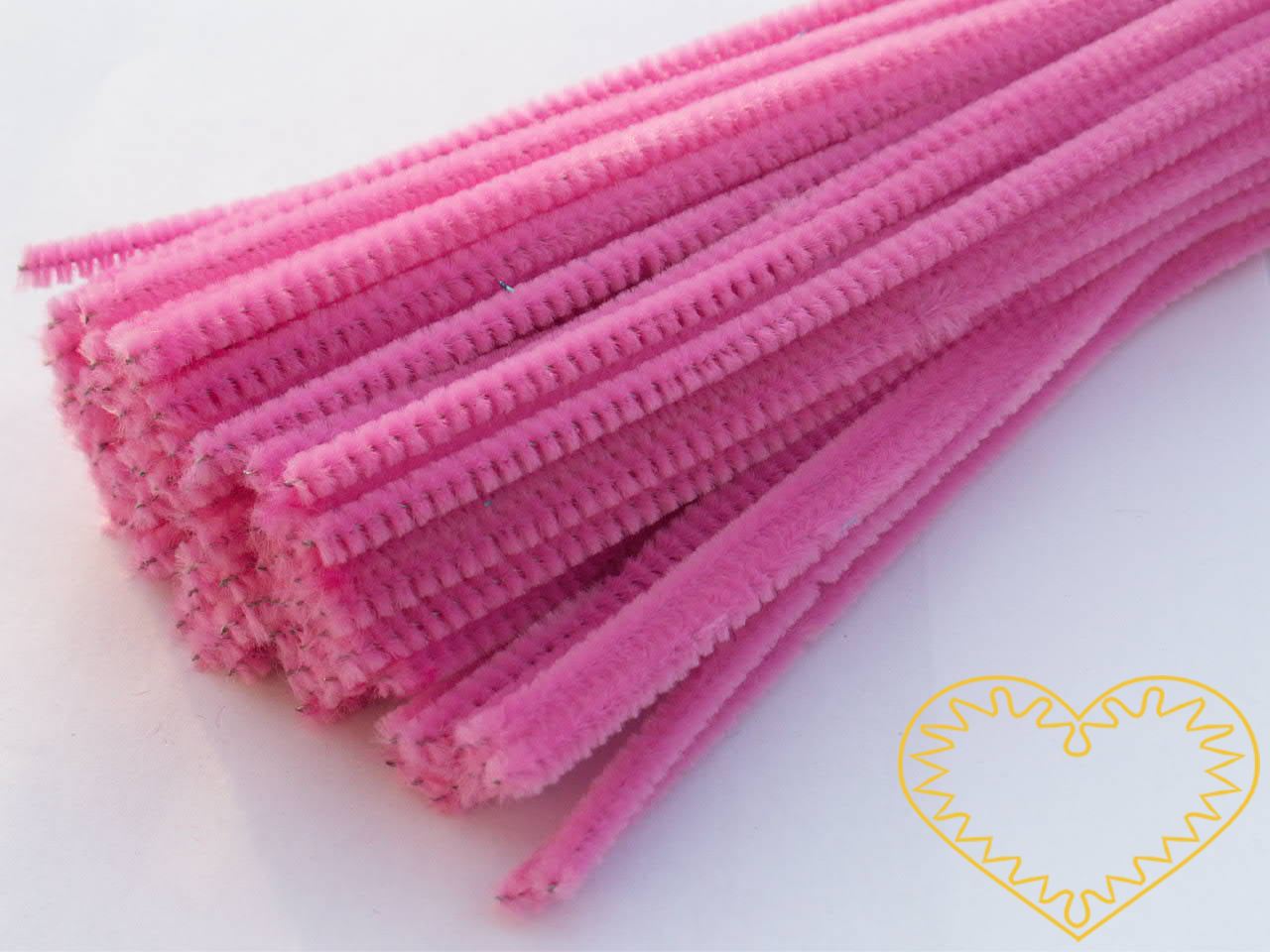 Modelovací chlupatý drátek růžový - délka cca 30 cm. Drátěná tyčinka opletená vláknem se používá k výrobě různých hraček i ozdob. Lze ji všelijak tvarovat, kroutit, splétat, stříhat, kombinovat například s bambulkami, lepit. Drátek skvěle imituje