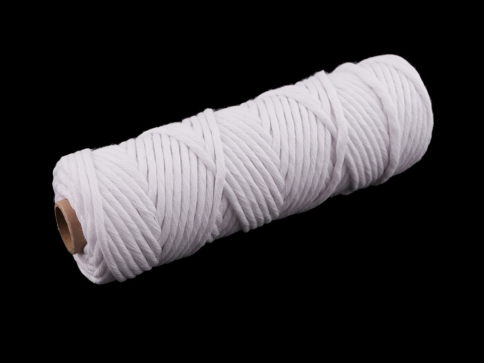 Bavlněná šňůra macrame průměr 5 mm - 50 m. Kulatá bavlněná šňůra se hodí na výrobu drhaných (macramé) výrobků a dekorací i na pletení a háčkování tašek, košíků apod.