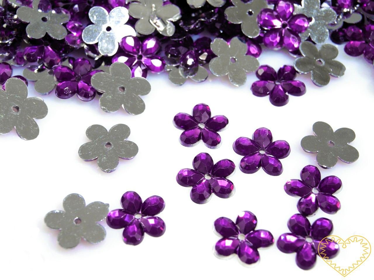 Našívací kytičky fialové Ø 11 mm -20 ks. Vhodné k dekorování tašek, kabelek, triček, klobouků, čepic, bot, bytového textilu, při výrobě maňásků, panenek, přáníček ad.