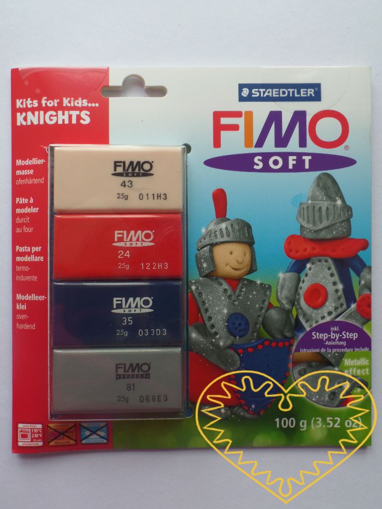 Fimo soft sada Knights - rytíři. Obsahuje 4 barvy (4 x 25 g) modelovací hmoty a obrázkový návod, dle nějž snadno vytvoříte rytíře nebo i jiné věci. Hmota Fimo soft je tvárná a měkká, spojením barev se snadno dají namíchat další odstíny. Po rozbalení