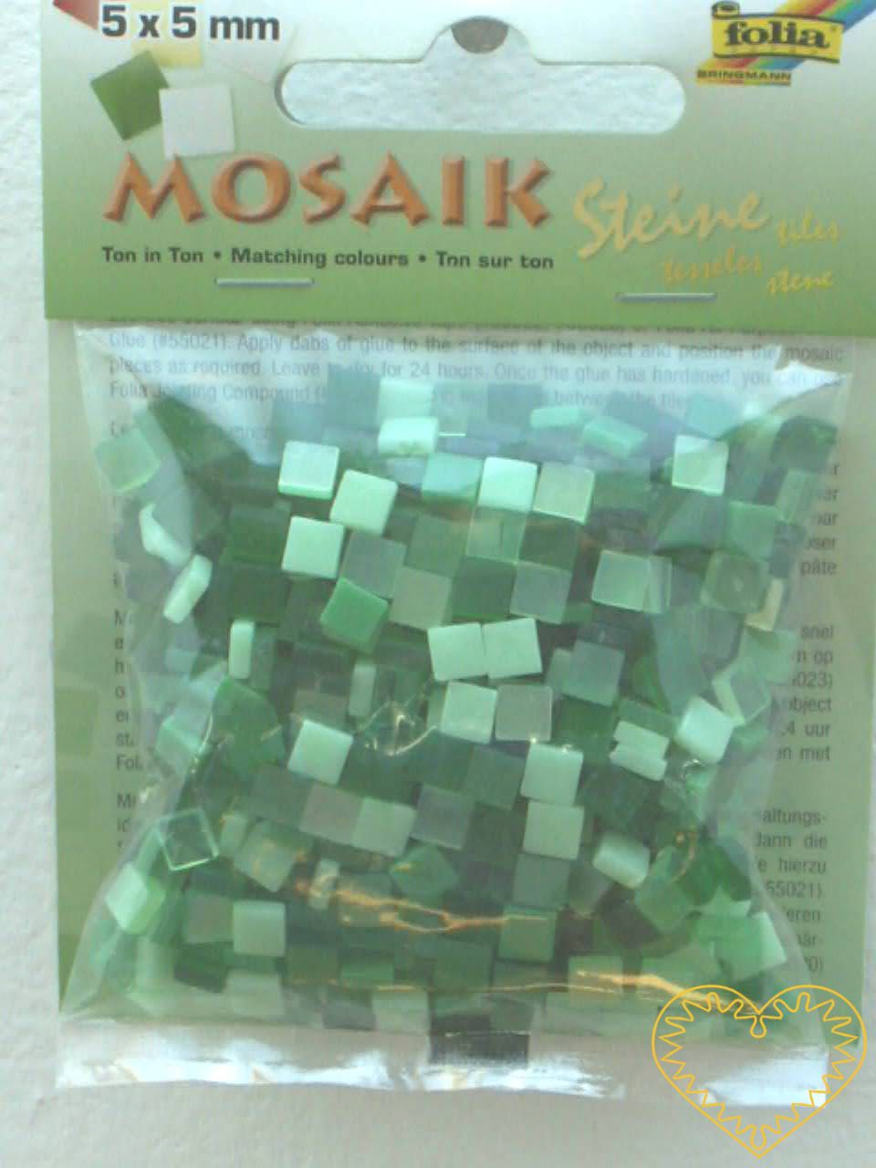 Pryskyřicová mozaika - zelený mix - čtverečky 0,5 x 0,5 cm - balení 45 g. Tato mozaika je vyrobena z resinu - pryskyřice, jejíž výhodou je nízká hmotnost a zcela nové barvy. Můžete ji lepit běžným lepidlem jako skleněnou mozaiku, ale pro její lehkost