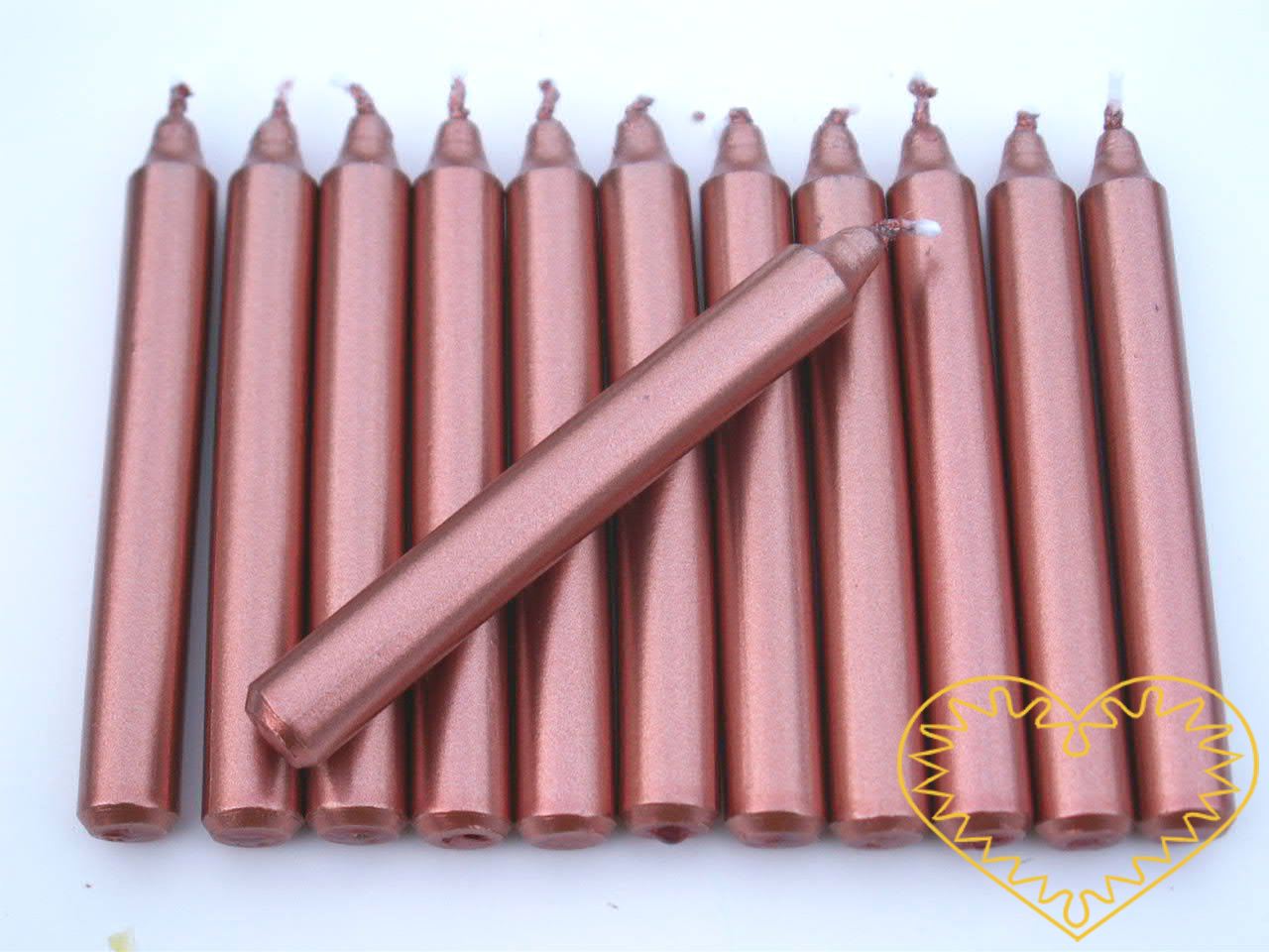 Bronzové vánoční svíčky metalické - sada 12 kusů. Díky metalické barvě působí velmi elegantně a svátečně. Vhodné nejen na stromeček a do andělského zvonění, ale i k vytváření nejrůznějších vánočních aranžmá, svícnů či menších adventních věnců.